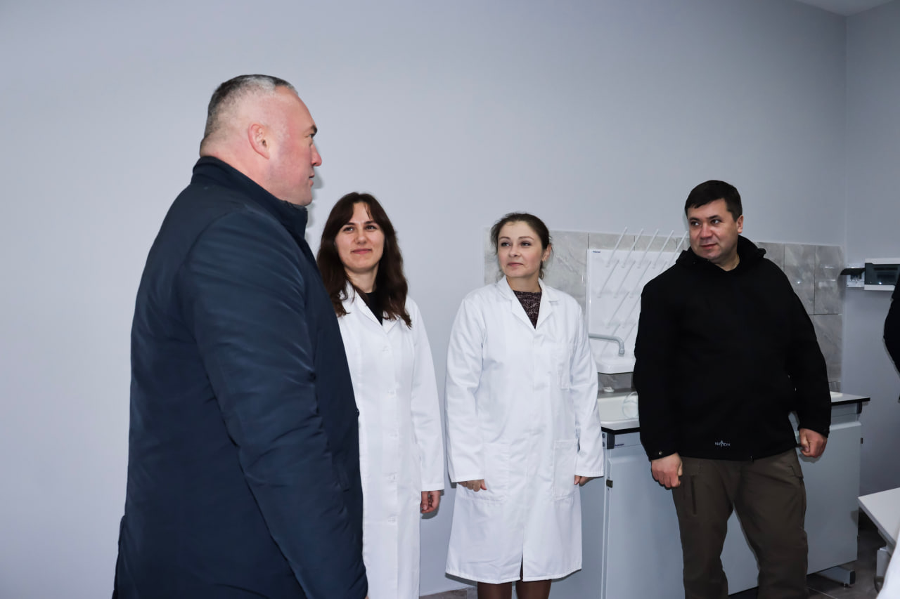 В межах робочого візиту до НУ «Чернігівська політехніка» заступник Міністра освіти і науки України Андрій Вітренко та заступник Міністра молоді та спорту України Сергій Тимофєєв відвідали нову лабораторію кафедри АТЛГ